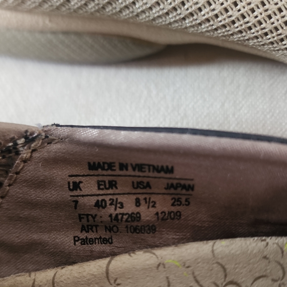 Salomon Women's Black and Tan Casual Slip-on Shoes. - Picture 6 of 11